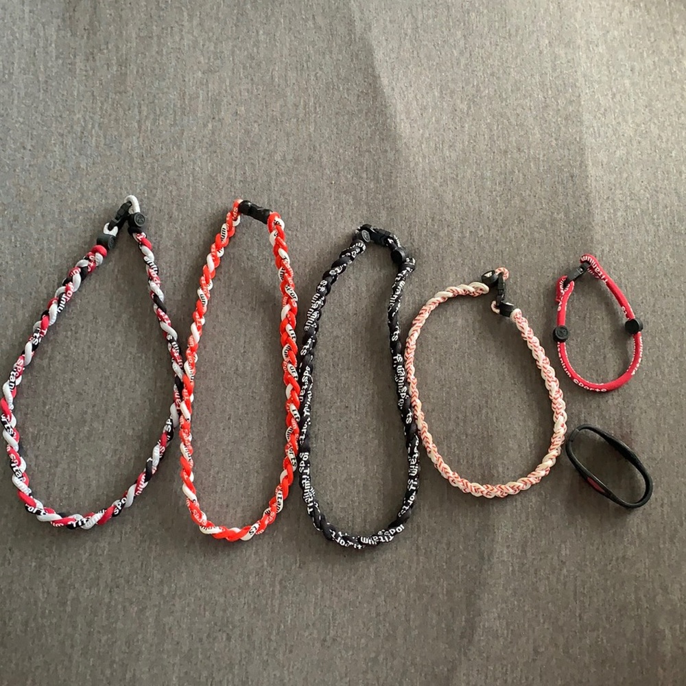 4 titanium sports necklaces, 2 wristbands